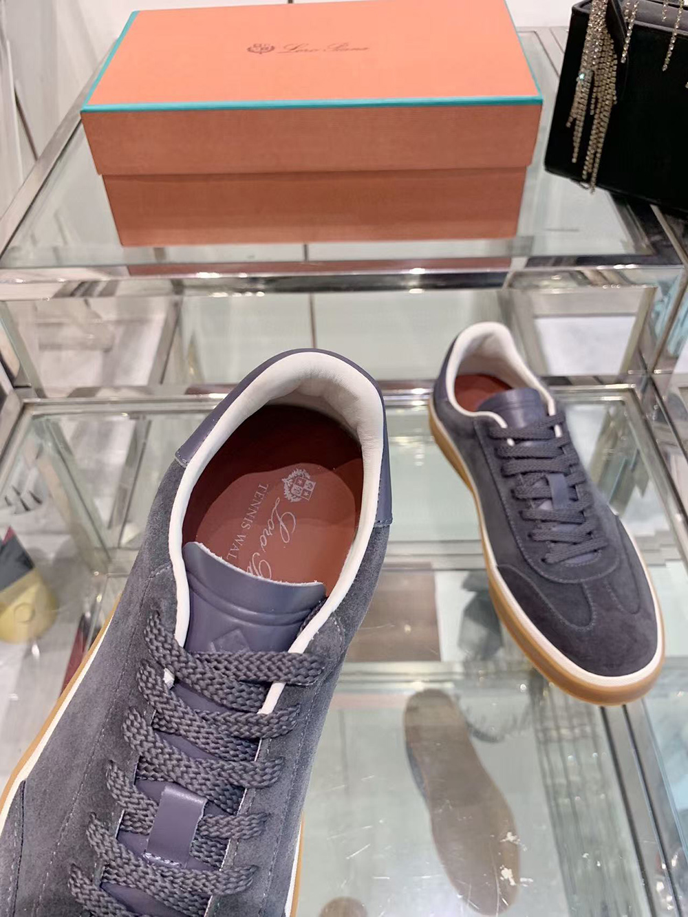 L**o p*ana tennis walk sneaker