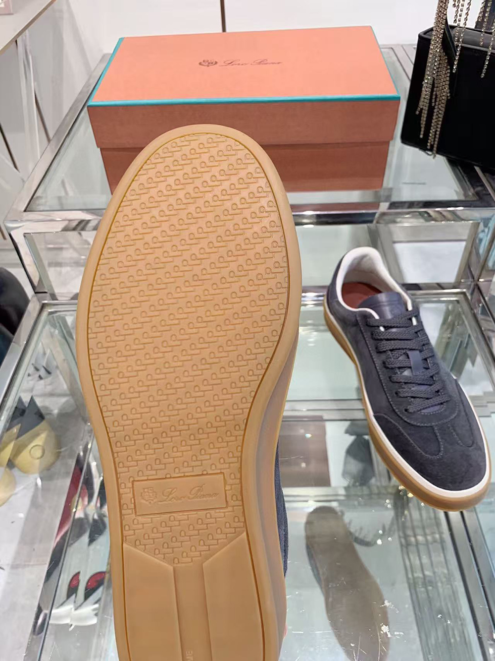 L**o p*ana tennis walk sneaker