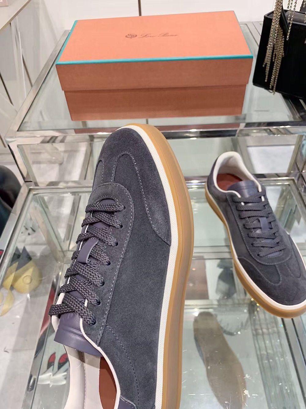 L**o p*ana tennis walk sneaker