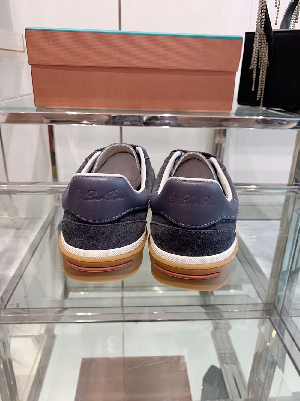 L**o p*ana tennis walk sneaker