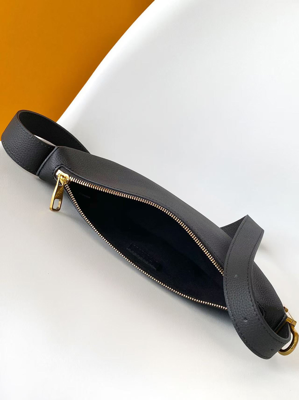 l0*is V*t0n low key bumbags m11429 28*13*5.5cm