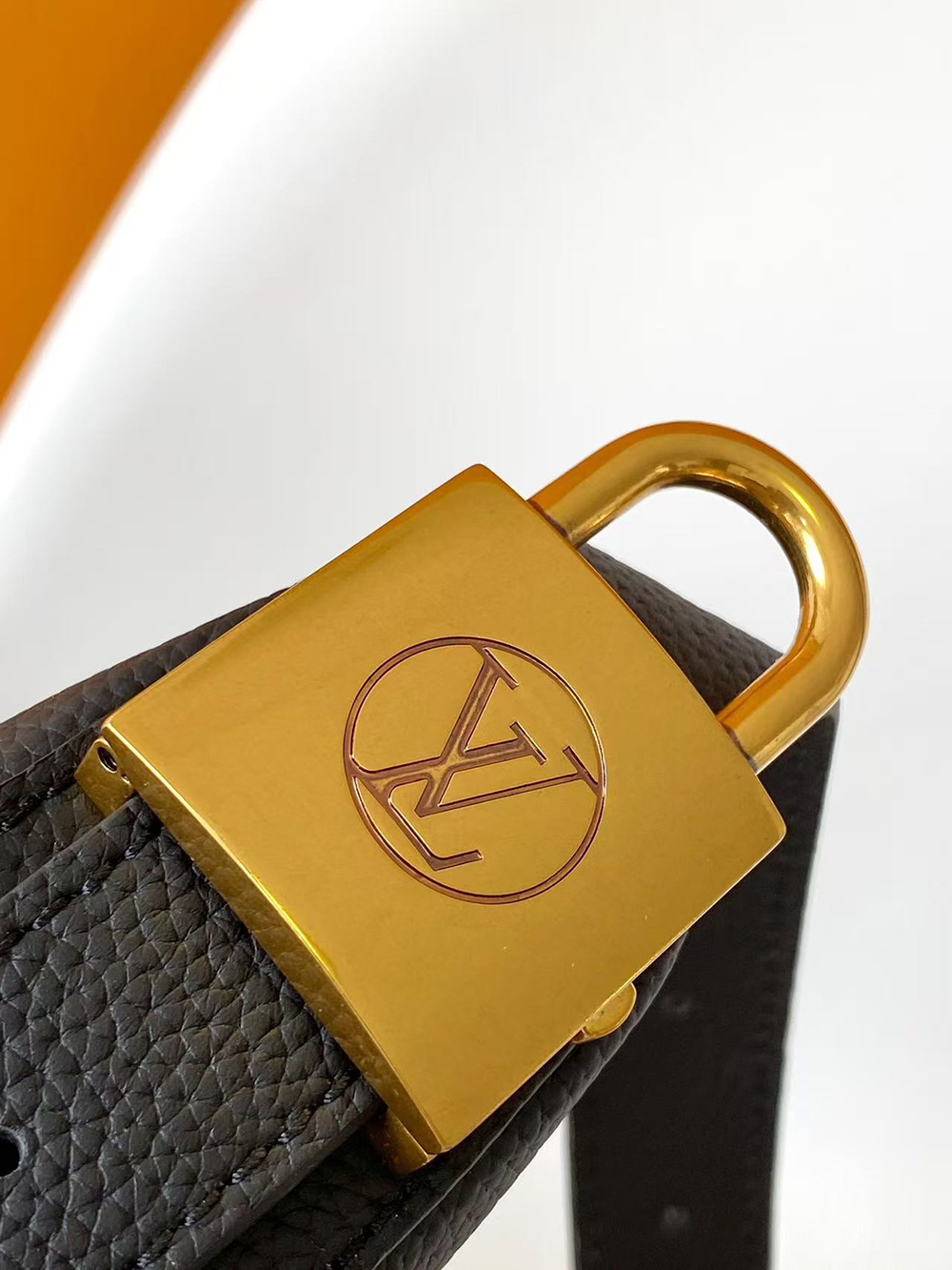 l0*is V*t0n low key bumbags m11429 28*13*5.5cm