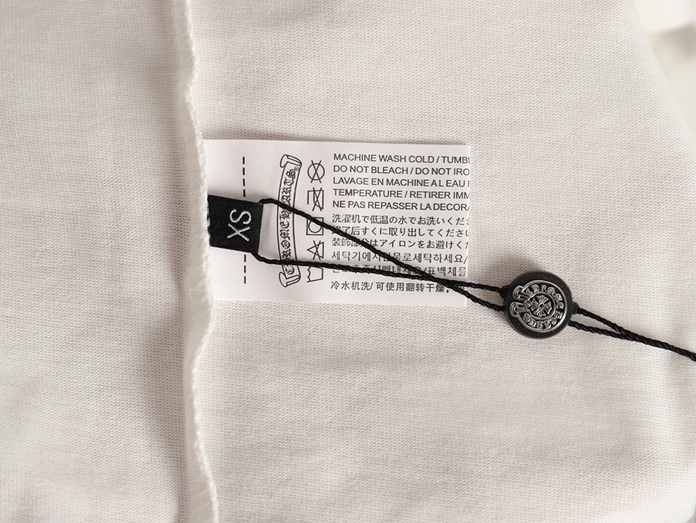 Ch**me He**ts back cross round neck long sleeves