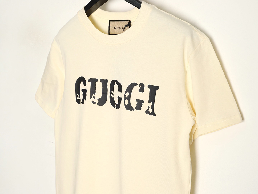 G*u*i mottled letter print short sleeves