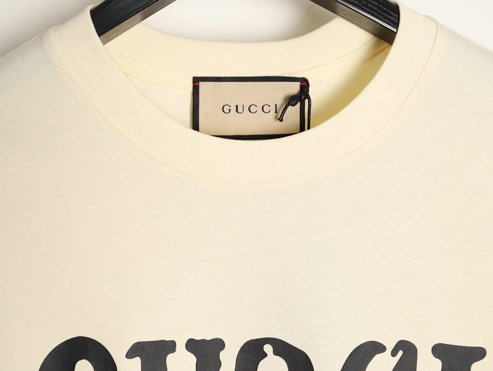 G*u*i mottled letter print short sleeves