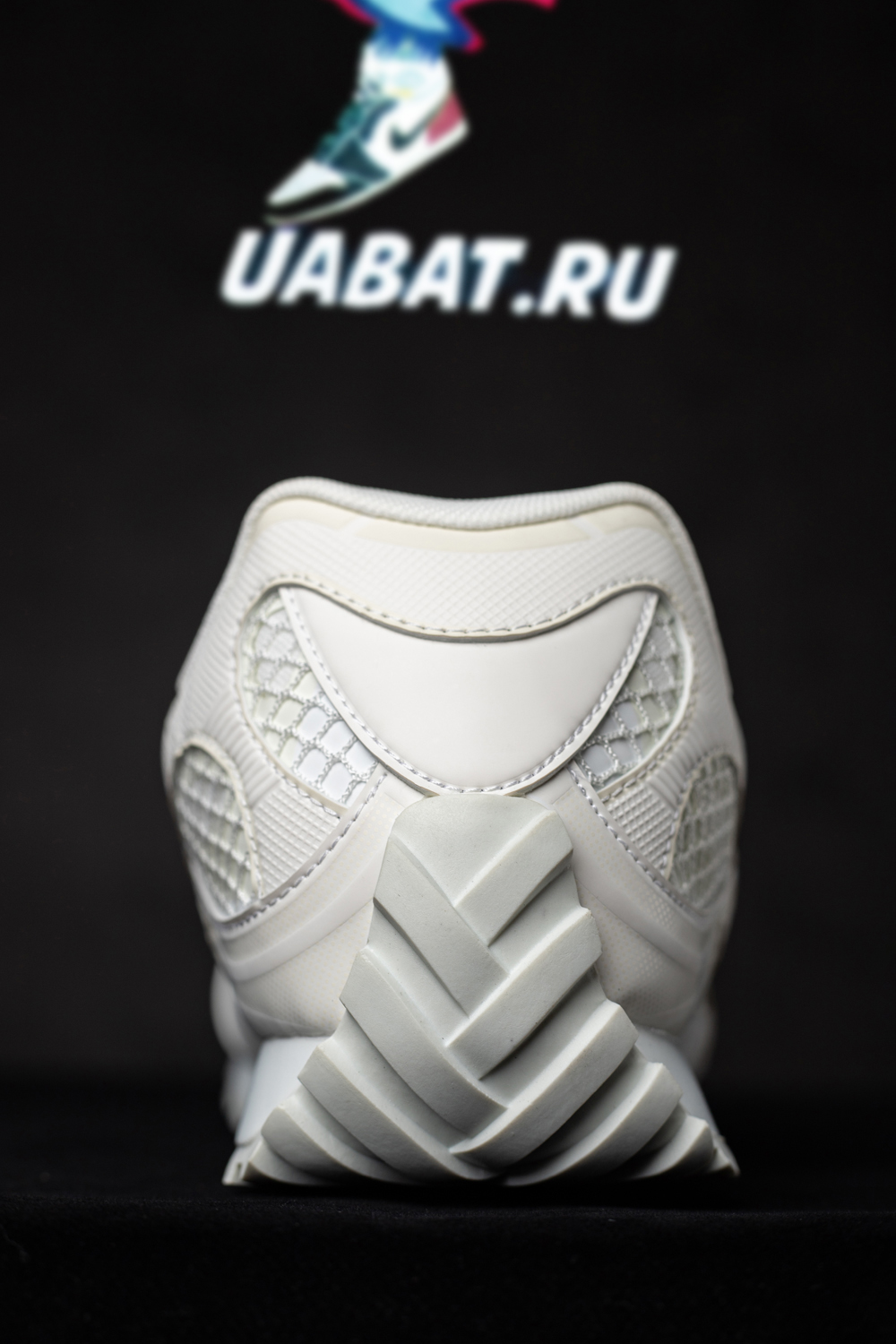 bo*te*ga Ve*ne*ta orbit runner sneaker 