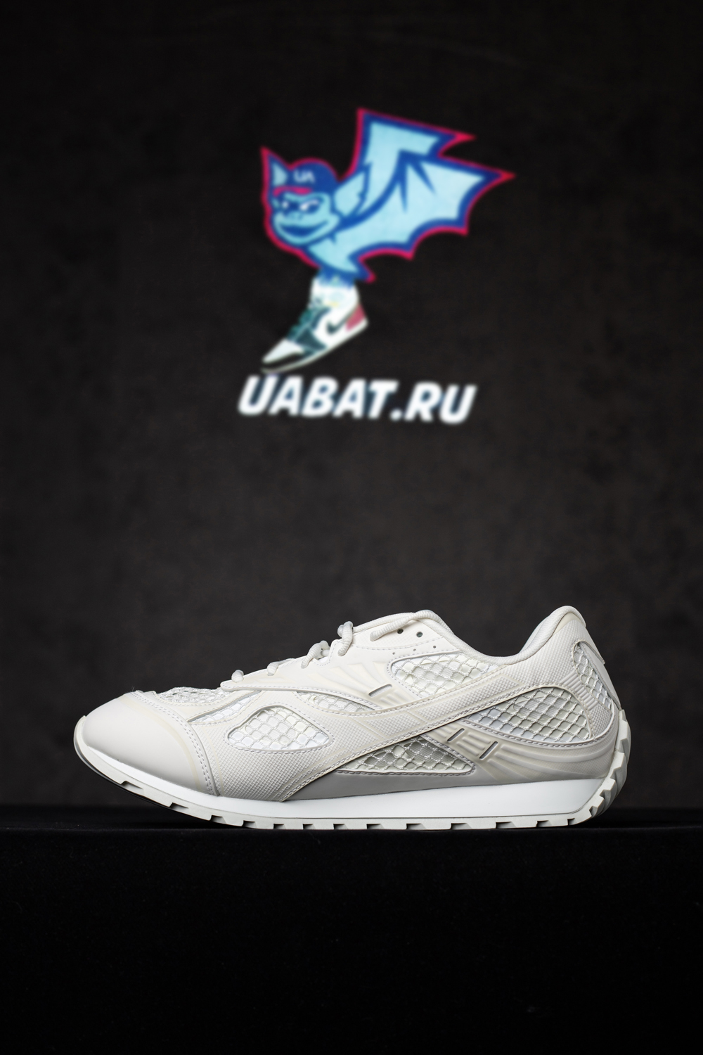 bo*te*ga Ve*ne*ta orbit runner sneaker 