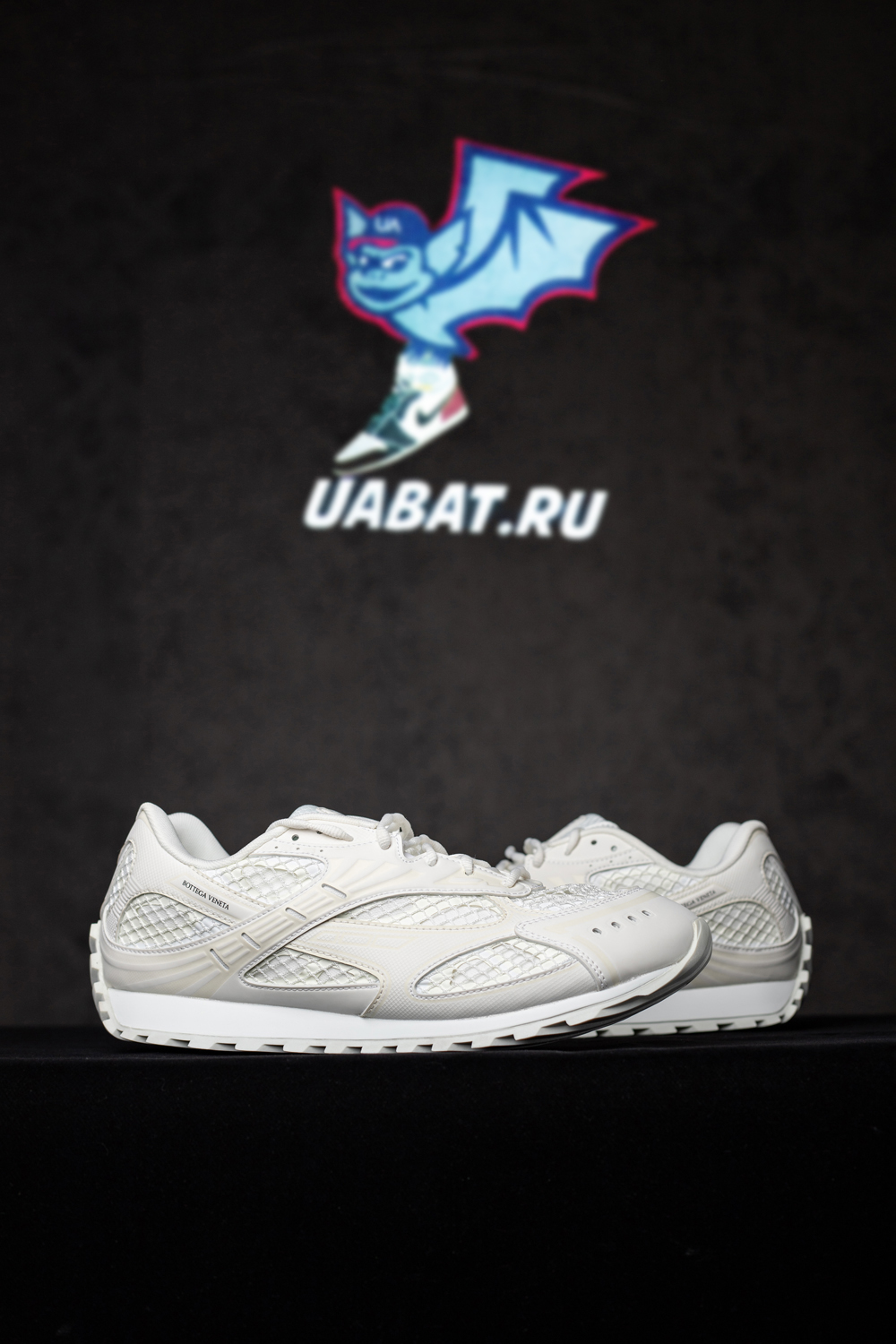 bo*te*ga Ve*ne*ta orbit runner sneaker 