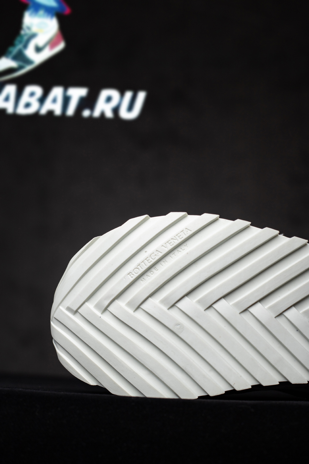 bo*te*ga Ve*ne*ta orbit runner sneaker 