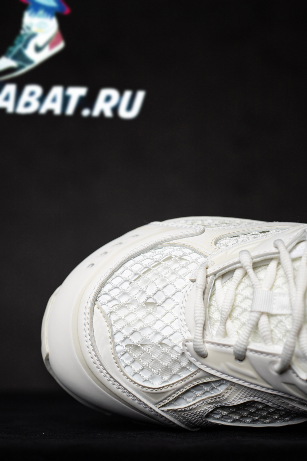 bo*te*ga Ve*ne*ta orbit runner sneaker 