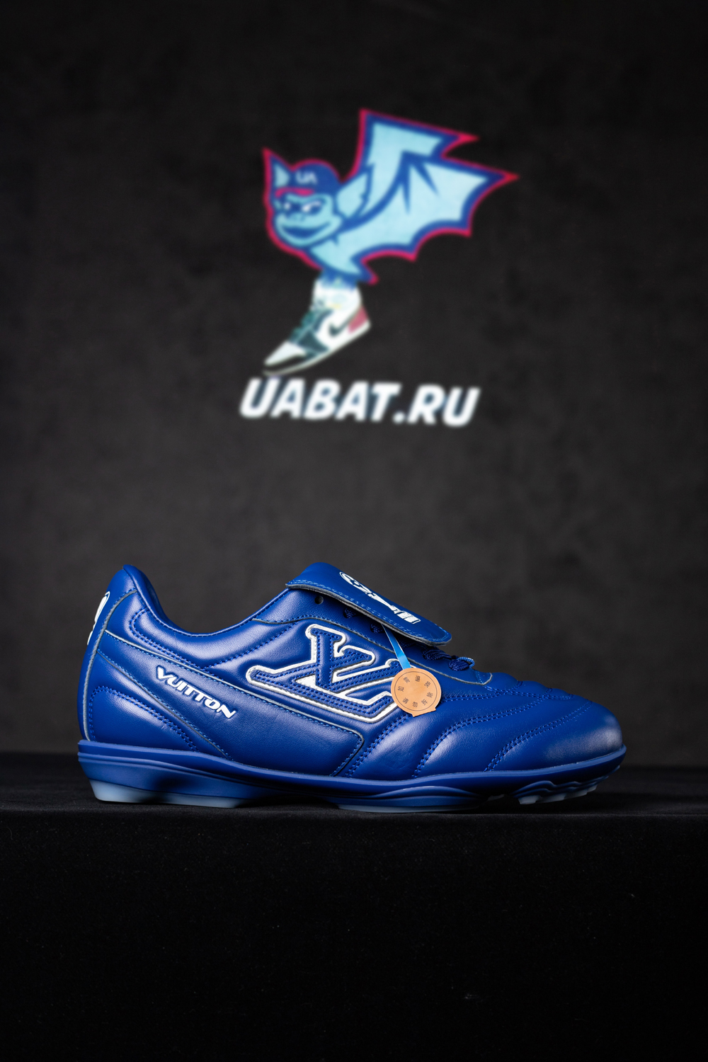 l0*is V*t0n footprint soccer sneaker 1ahdp9