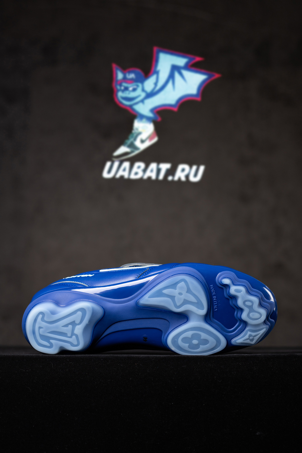 l0*is V*t0n footprint soccer sneaker 1ahdp9