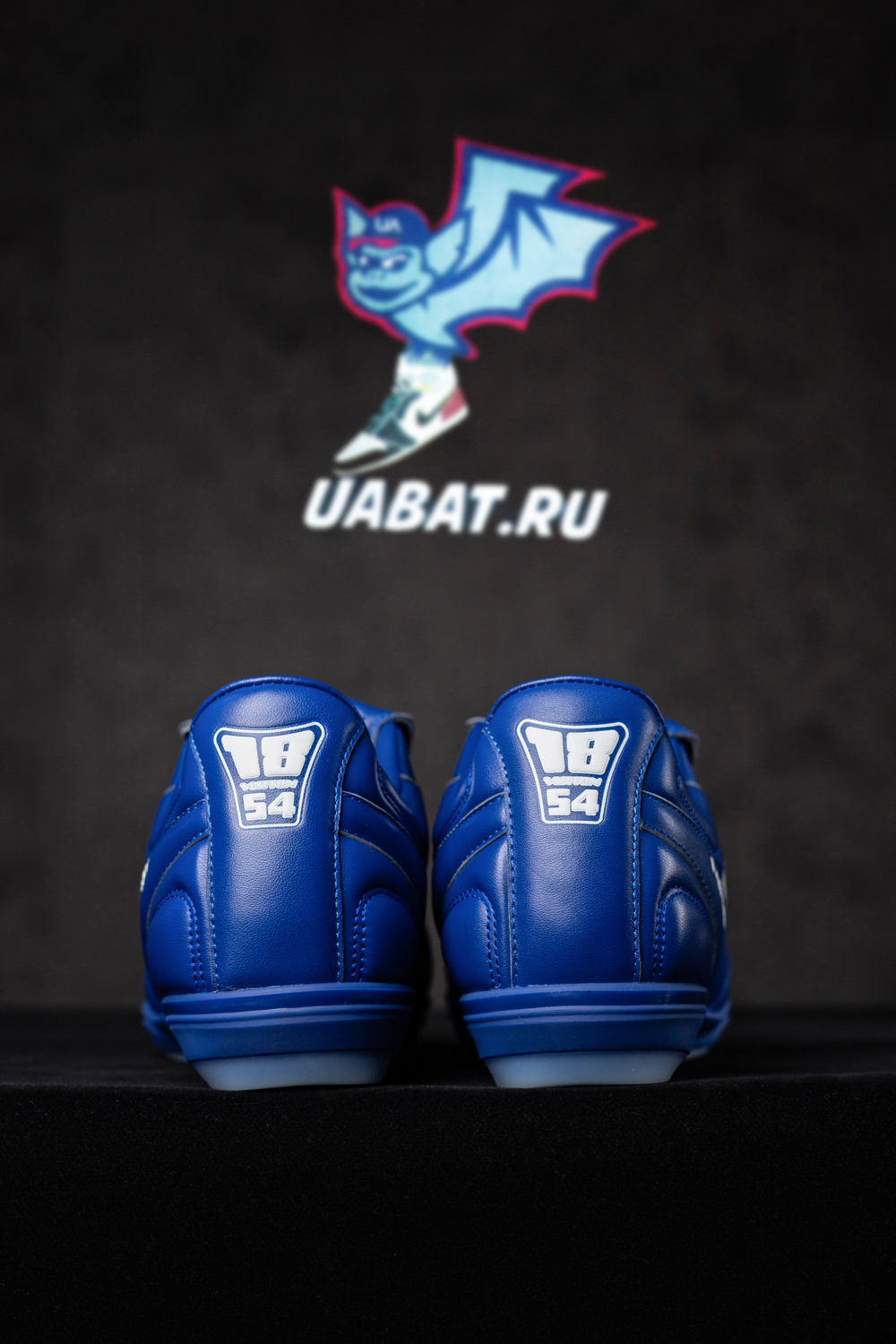 l0*is V*t0n footprint soccer sneaker 1ahdp9