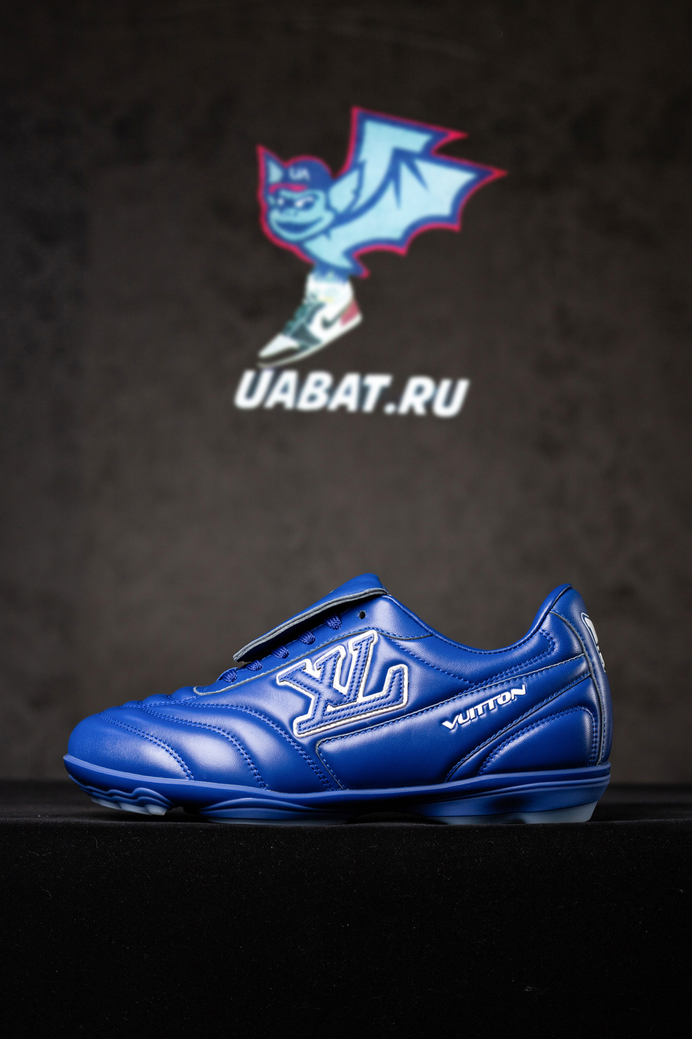 l0*is V*t0n footprint soccer sneaker 1ahdp9