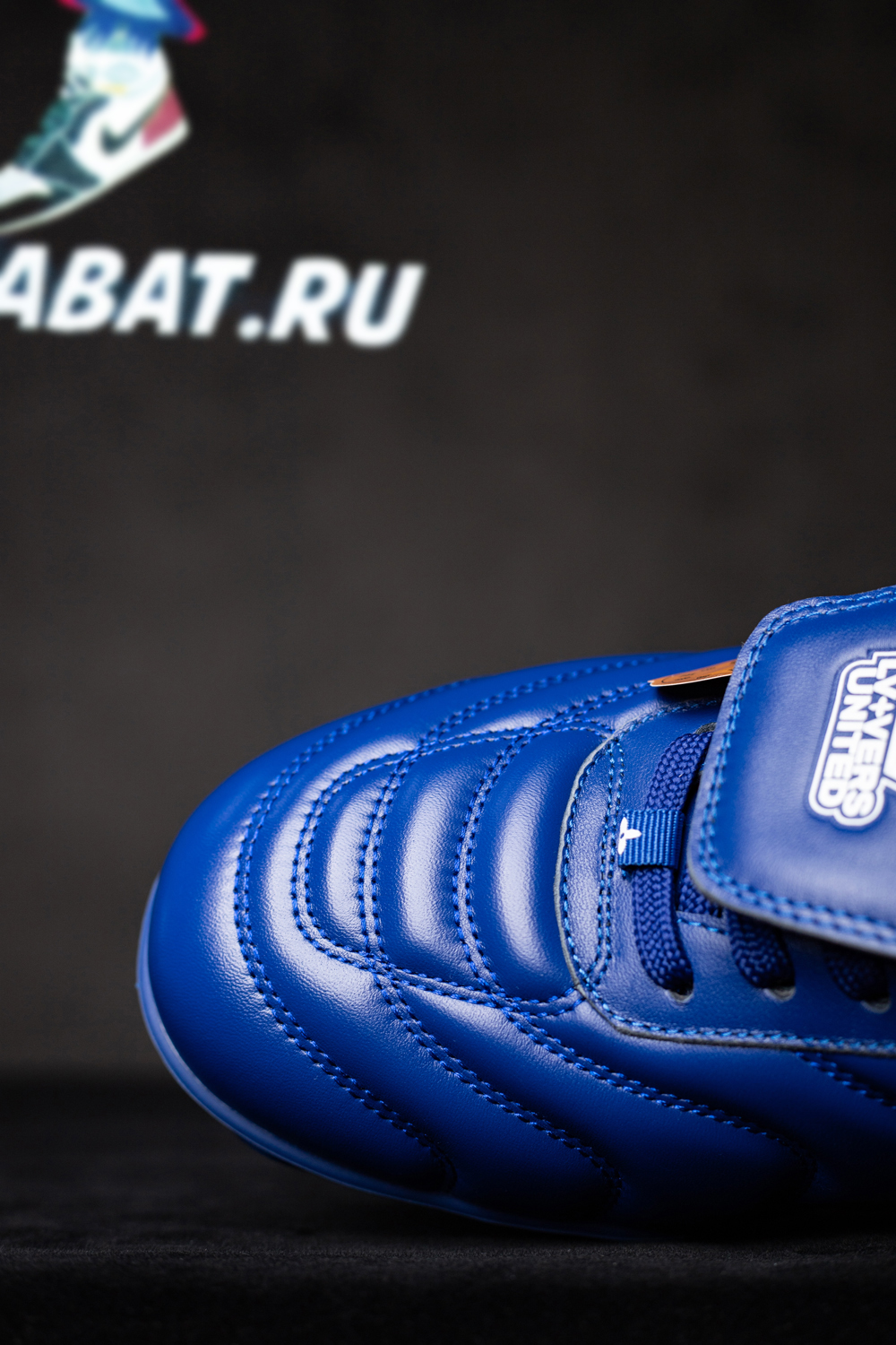 l0*is V*t0n footprint soccer sneaker 1ahdp9