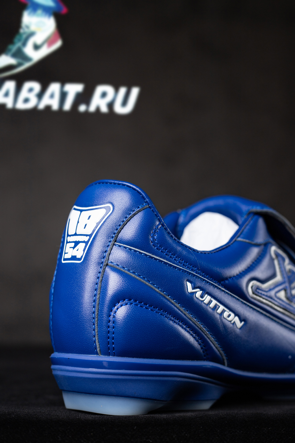 l0*is V*t0n footprint soccer sneaker 1ahdp9