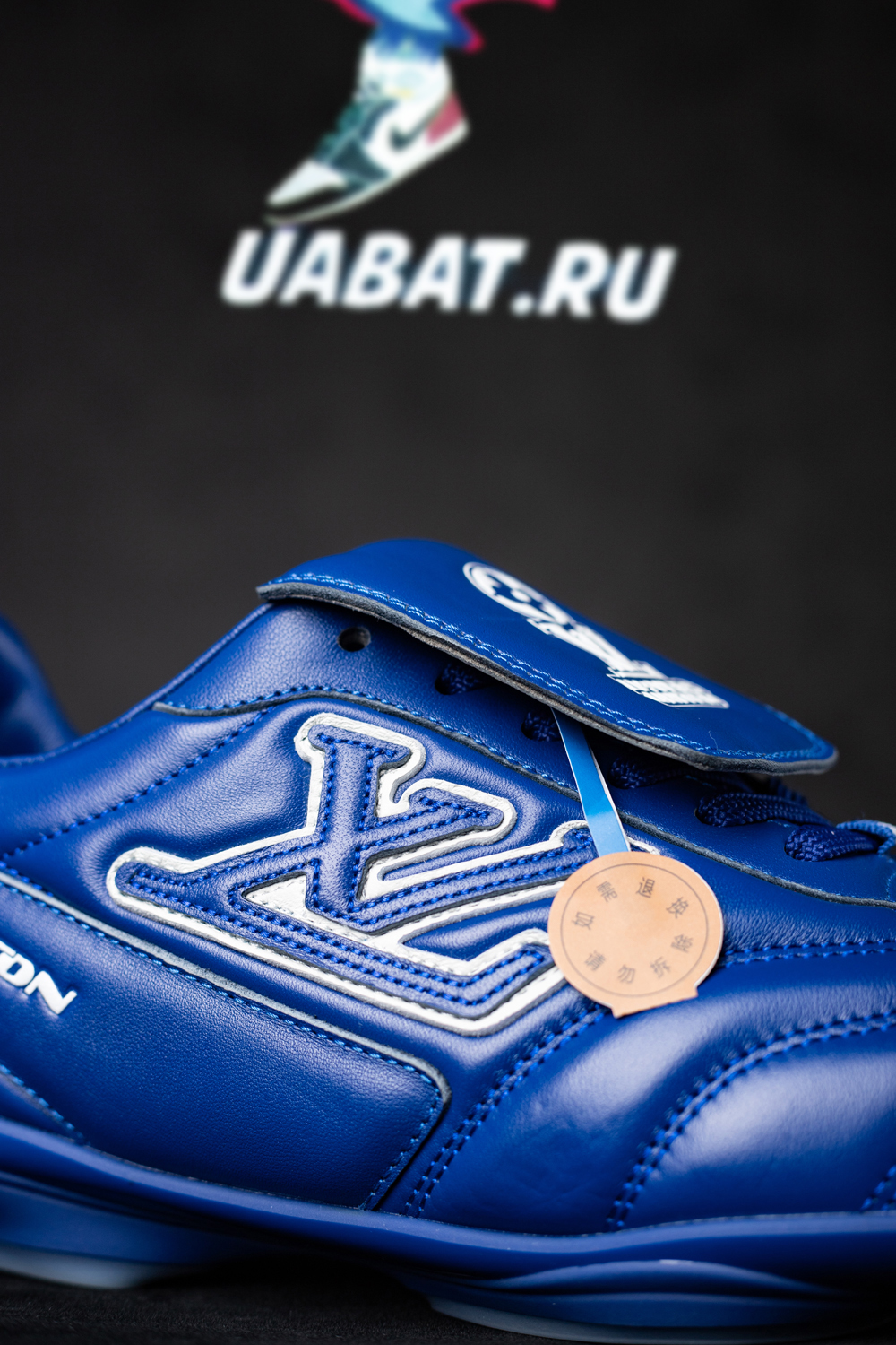 l0*is V*t0n footprint soccer sneaker 1ahdp9