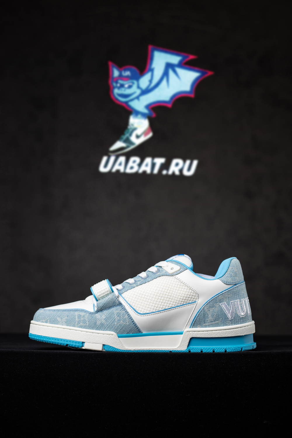 l0*is V*t0n trainer low 