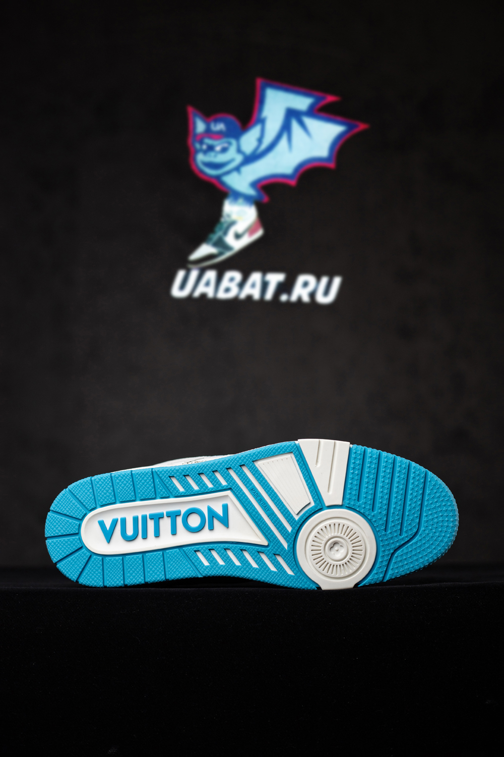 l0*is V*t0n trainer low 