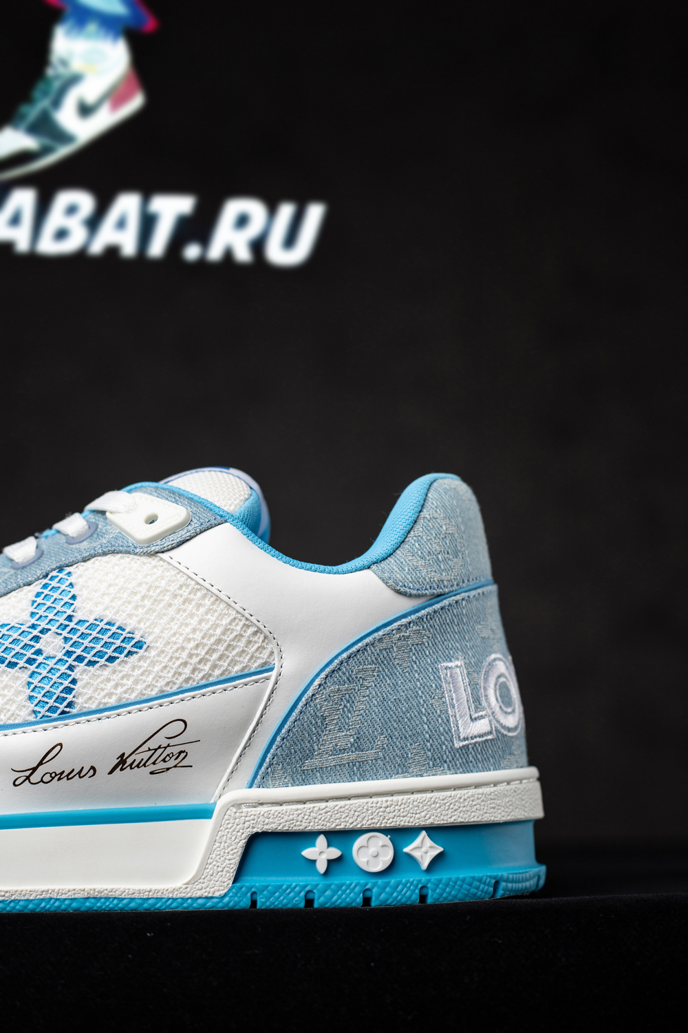 l0*is V*t0n trainer low 