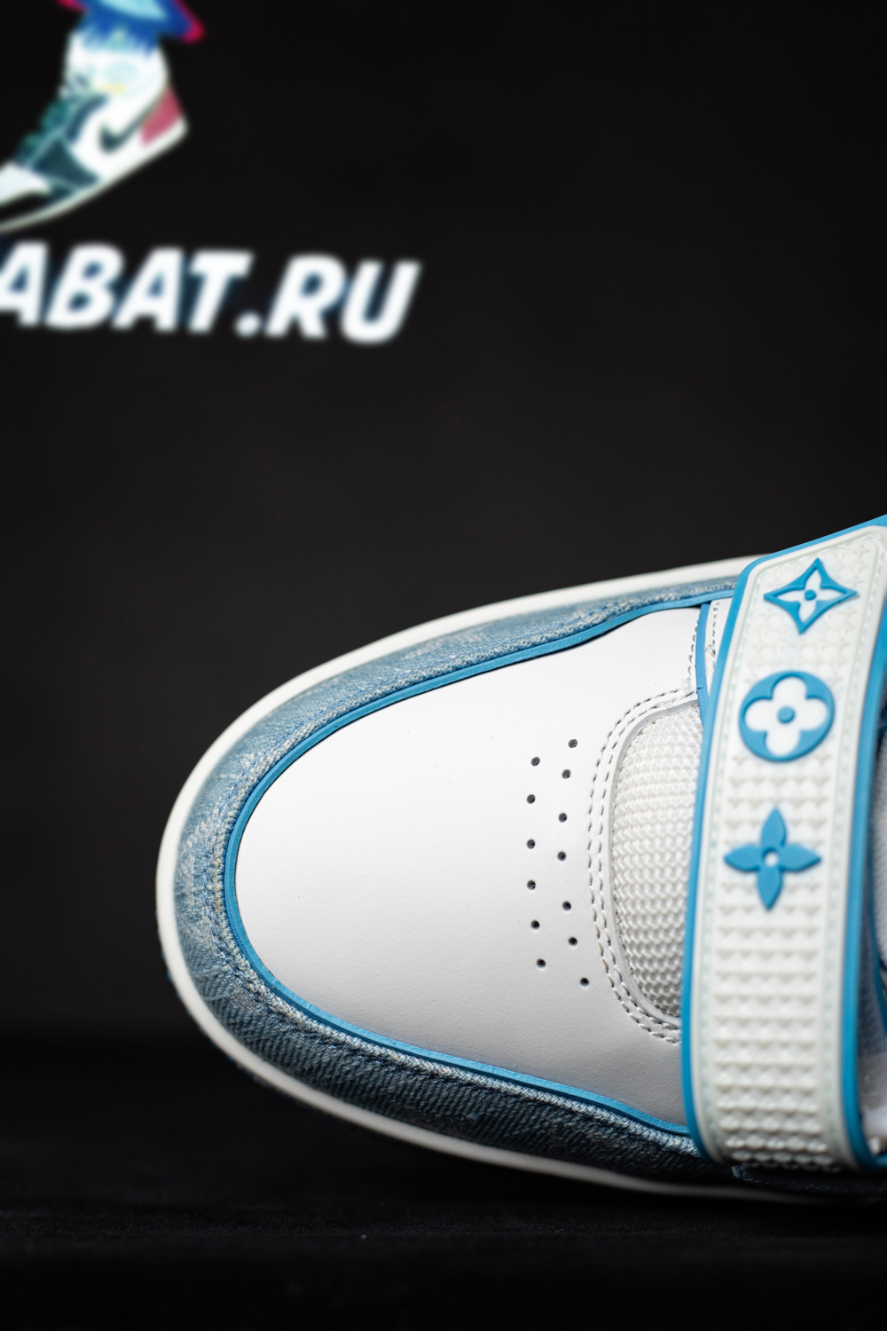 l0*is V*t0n trainer low 