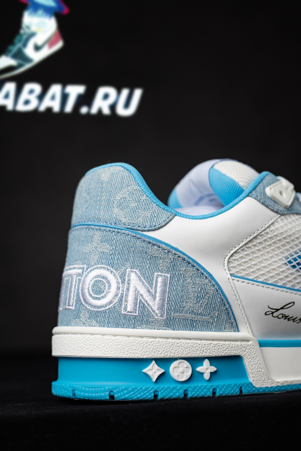 l0*is V*t0n trainer low 